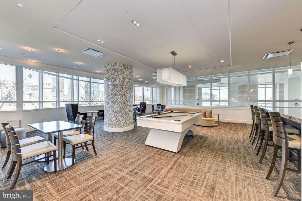 Image 34 of property listing at 100 HARBORVIEW DR #1708, Baltimore, MD 21230