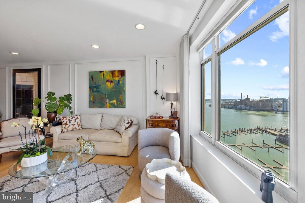 Image 4 of property listing at 100 HARBORVIEW DR #1708, Baltimore, MD 21230