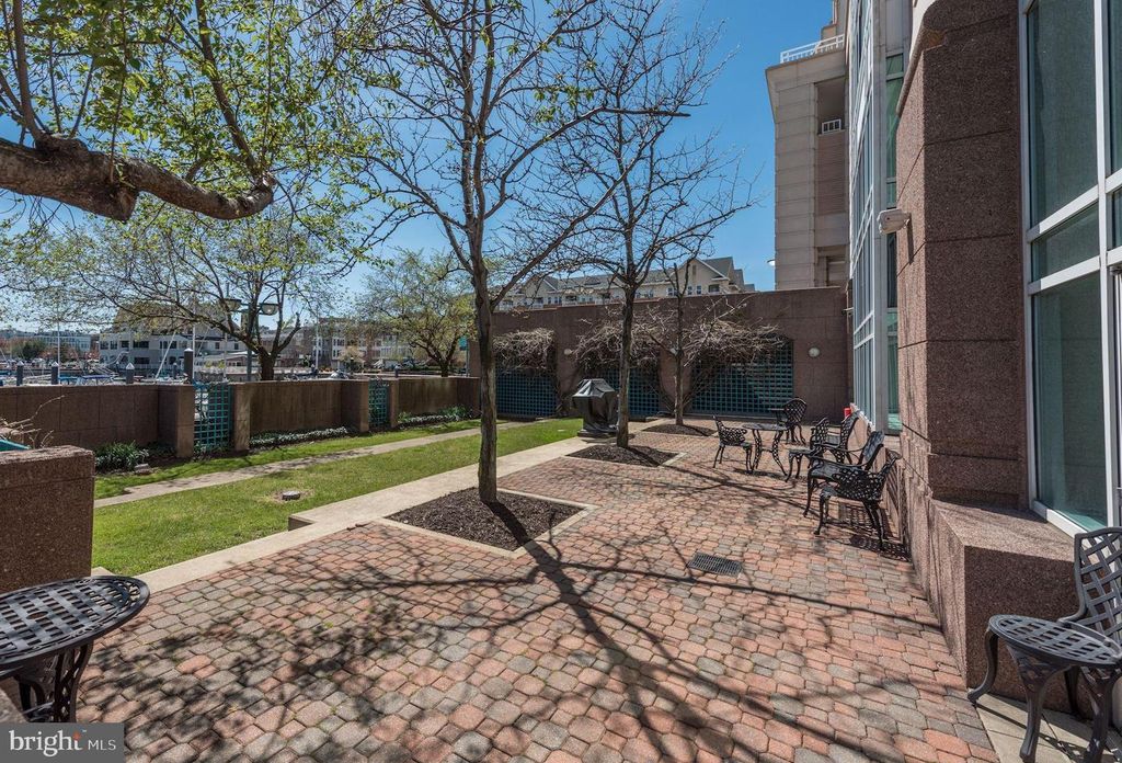 Image 37 of property listing at 100 HARBORVIEW DR #1708, Baltimore, MD 21230