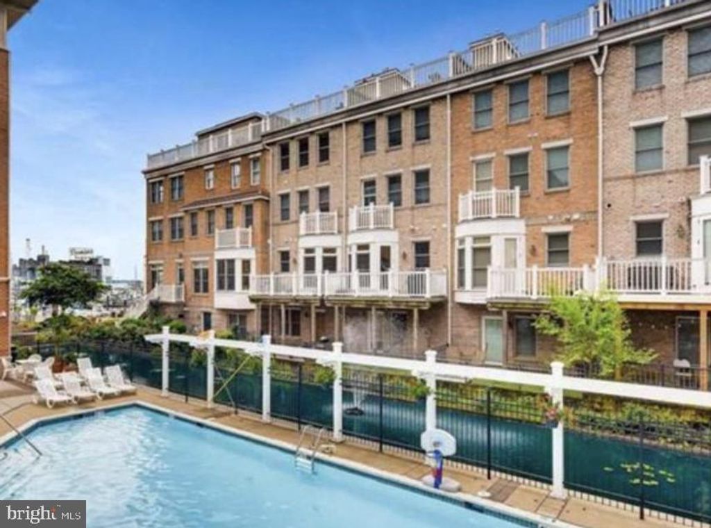 Image 38 of property listing at 100 HARBORVIEW DR #1708, Baltimore, MD 21230