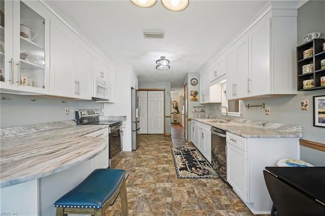 1861 Haviland DR, Virginia Beach, VA 23454