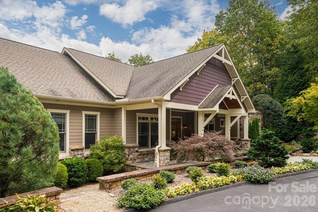 104 Mossridge Court, Flat Rock, NC 28731