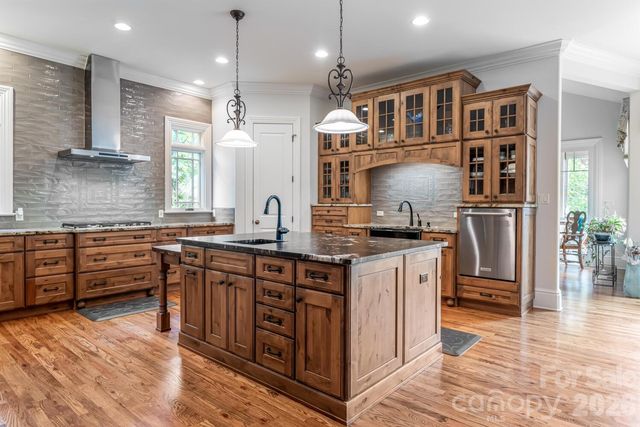 104 Mossridge Court, Flat Rock, NC 28731
