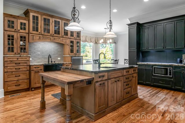 104 Mossridge Court, Flat Rock, NC 28731