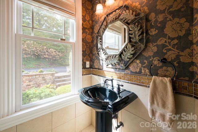 104 Mossridge Court, Flat Rock, NC 28731