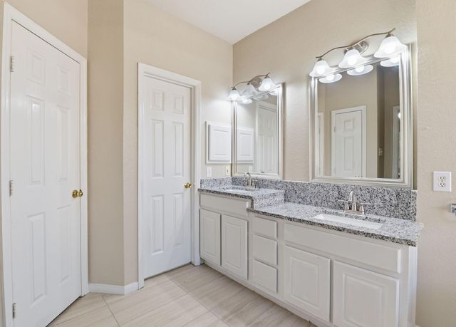 39 N Merryweather Circle, The Woodlands, TX 77384