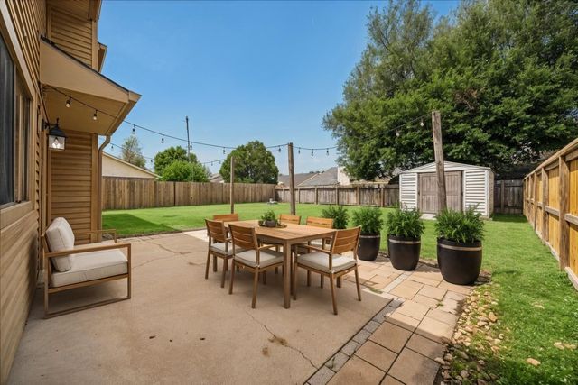 8915 Lakeside Forest Drive, Houston, TX 77088