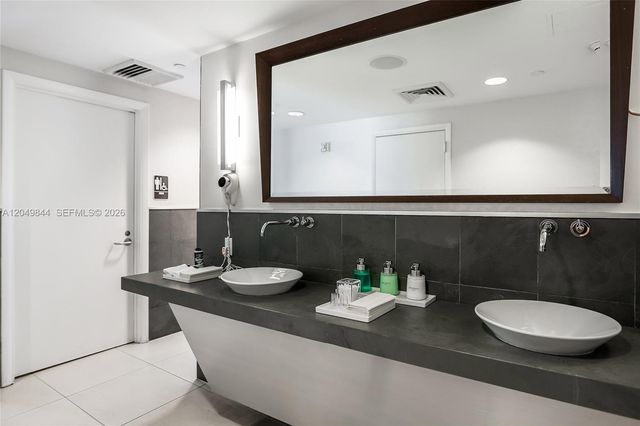 17001 Collins Ave 1401, Sunny Isles Beach, FL 33160