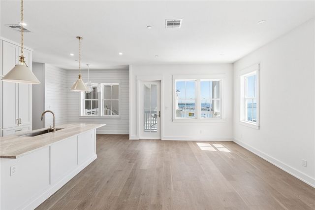136 W Cotter Ave 3, Port Aransas, TX 78373