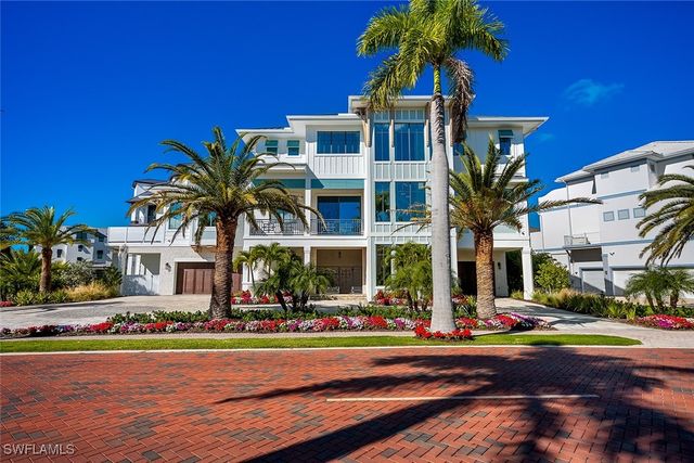 99 Saint Lucia LN, Bonita Springs, FL 34134