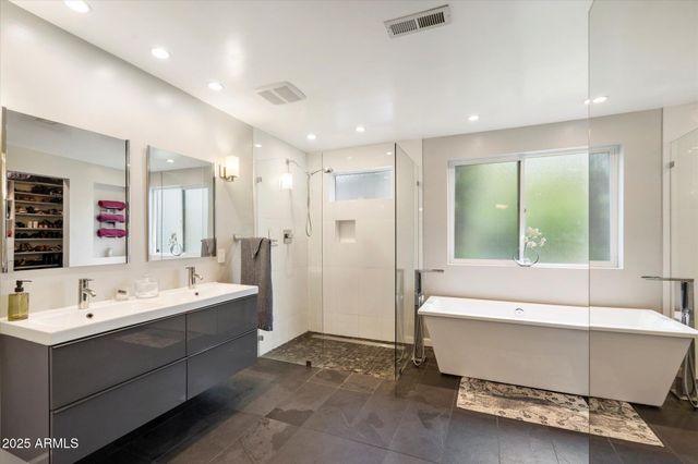 3328 E TURNEY Avenue, Phoenix, AZ 85018