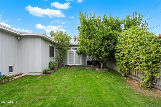 3328 E TURNEY Avenue, Phoenix, AZ 85018