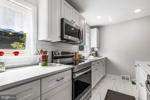6551 LAWNTON ST, Philadelphia, PA 19128