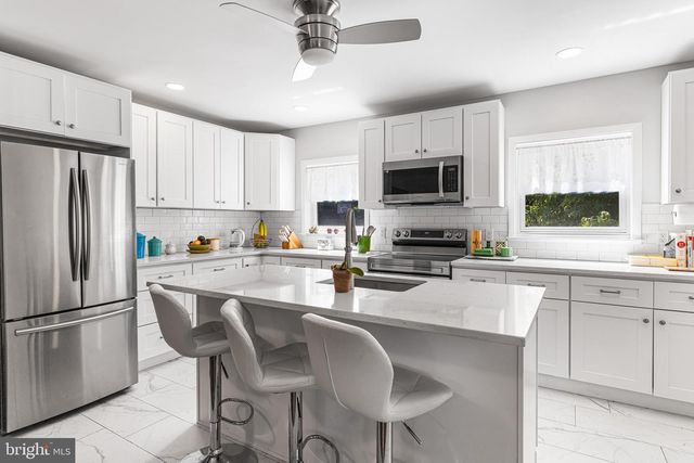 6551 LAWNTON ST, Philadelphia, PA 19128