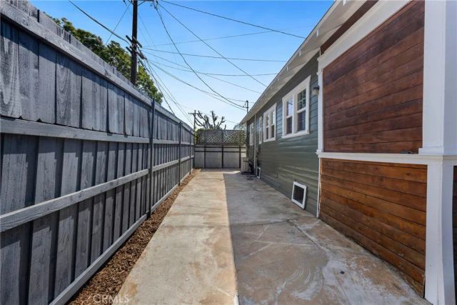 2718 7th Avenue, Los Angeles, CA 90018