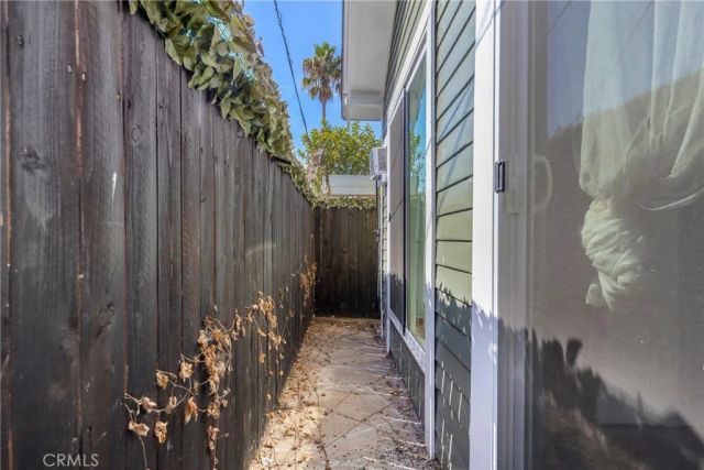 2718 7th Avenue, Los Angeles, CA 90018