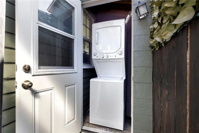 2718 7th Avenue, Los Angeles, CA 90018