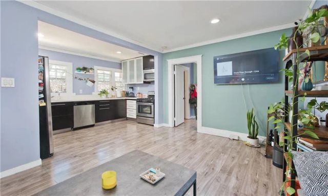 2718 7th Avenue, Los Angeles, CA 90018