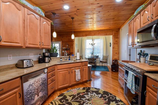 71 Antietam Hill RD, Daleville, VA 24083