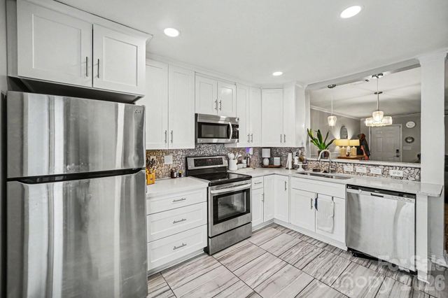 5909 Cougar Lane, Charlotte, NC 28269