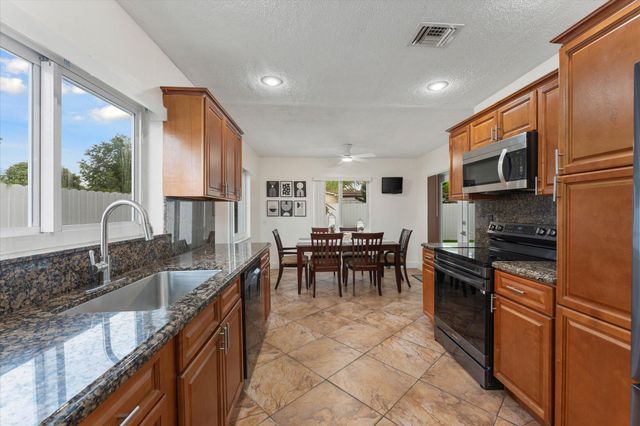 6515 SW 8th Place, North Lauderdale, FL 33068