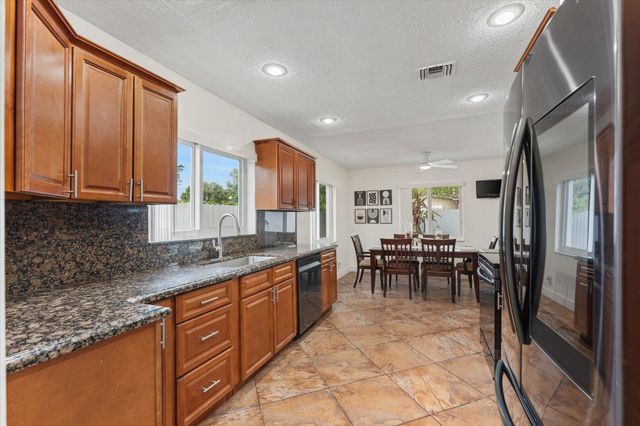 6515 SW 8th Place, North Lauderdale, FL 33068