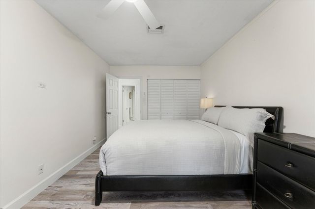 6515 SW 8th Place, North Lauderdale, FL 33068