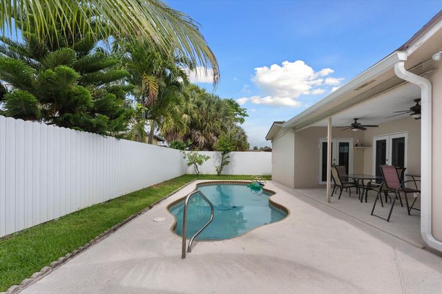 6515 SW 8th Place, North Lauderdale, FL 33068