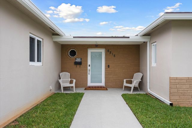 6515 SW 8th Place, North Lauderdale, FL 33068