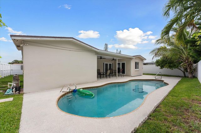 6515 SW 8th Place, North Lauderdale, FL 33068