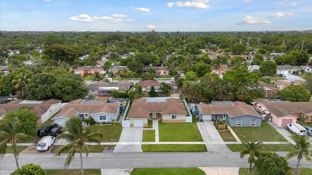 6515 SW 8th Place, North Lauderdale, FL 33068
