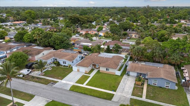 6515 SW 8th Place, North Lauderdale, FL 33068