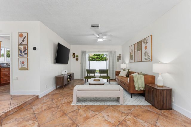 6515 SW 8th Place, North Lauderdale, FL 33068