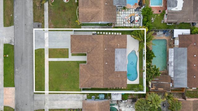 6515 SW 8th Place, North Lauderdale, FL 33068