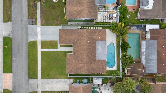 6515 SW 8th Place, North Lauderdale, FL 33068