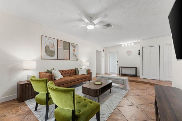 6515 SW 8th Place, North Lauderdale, FL 33068