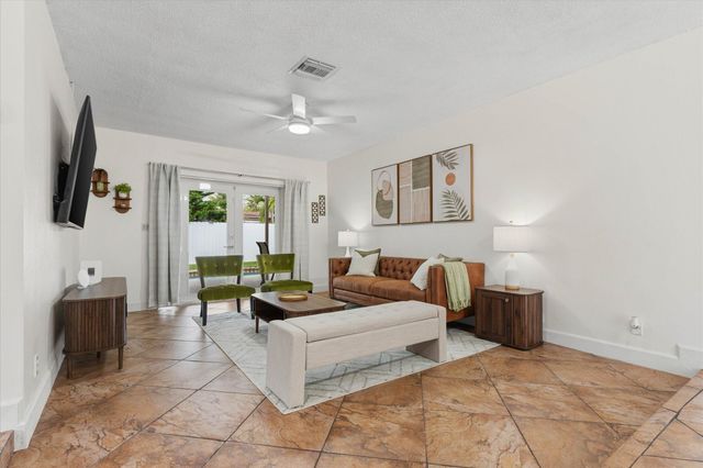 6515 SW 8th Place, North Lauderdale, FL 33068