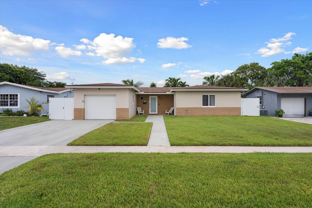 6515 SW 8th Place, North Lauderdale, FL 33068