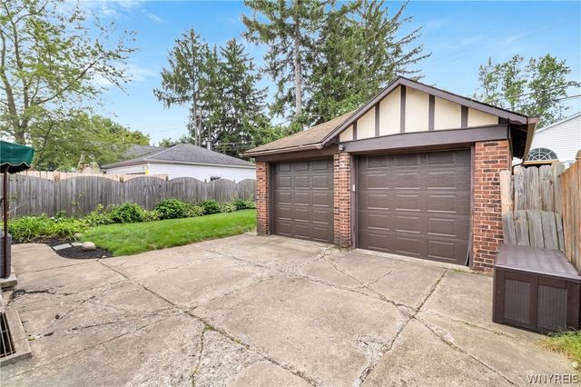 28 Bissell Drive, Amherst, NY 14226