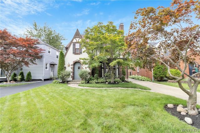 28 Bissell Drive, Amherst, NY 14226