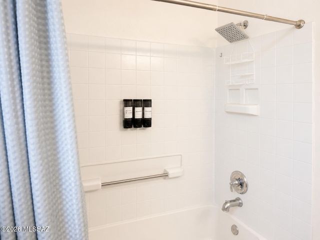 13211 E Mineta Ridge Drive, Vail, AZ 85641