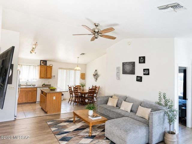 13211 E Mineta Ridge Drive, Vail, AZ 85641