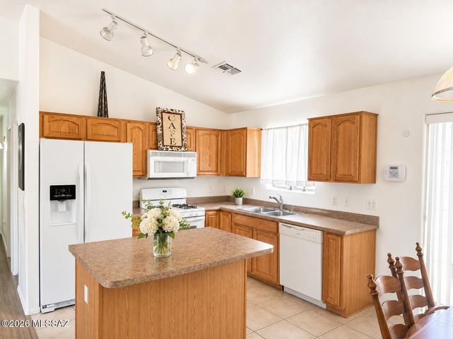 13211 E Mineta Ridge Drive, Vail, AZ 85641