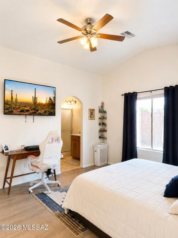 13211 E Mineta Ridge Drive, Vail, AZ 85641