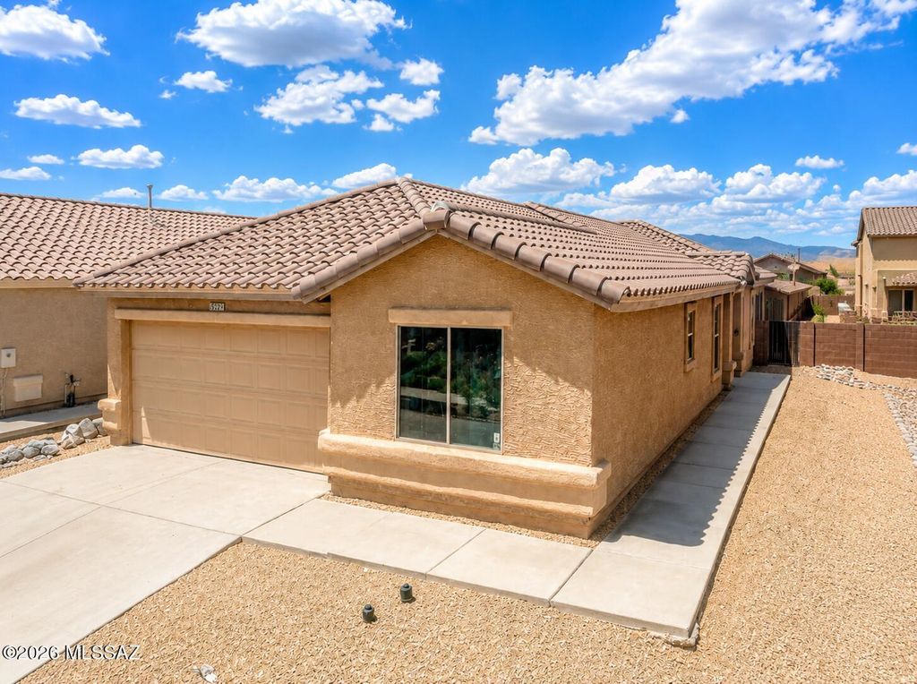 13211 E Mineta Ridge Drive, Vail, AZ 85641