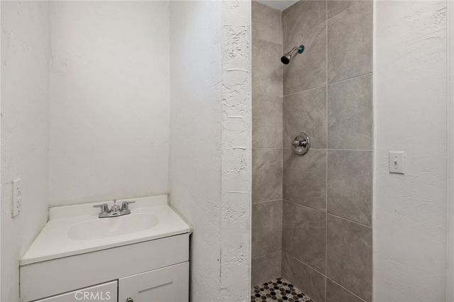 9893 Vista Avenue, Hanford, CA 93230