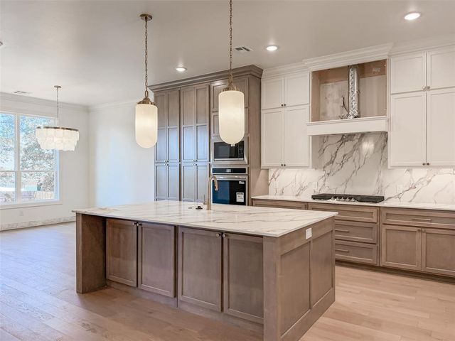 3349 Bourgogne Street, Edmond, OK 73034
