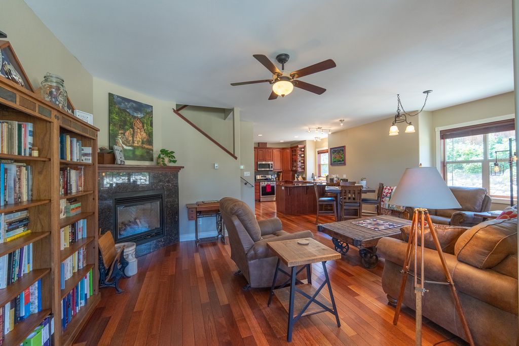 Image 7 of property listing at 2587 Overlook Boulevard, Helena, MT 59601