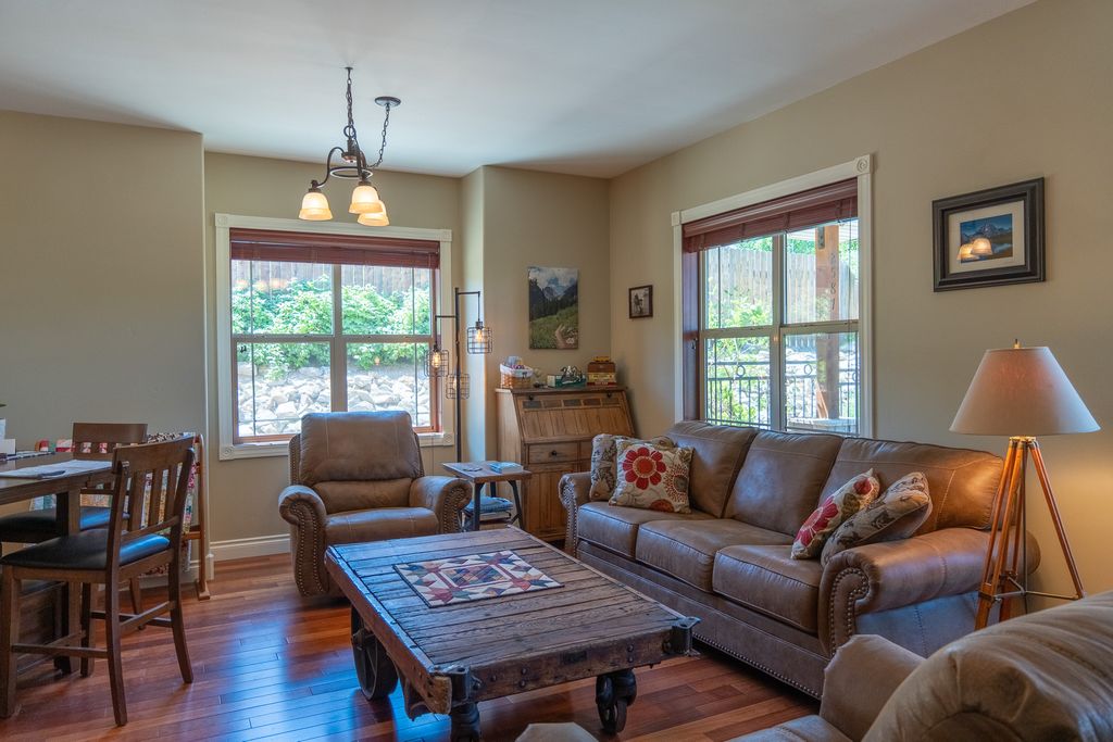 Image 8 of property listing at 2587 Overlook Boulevard, Helena, MT 59601