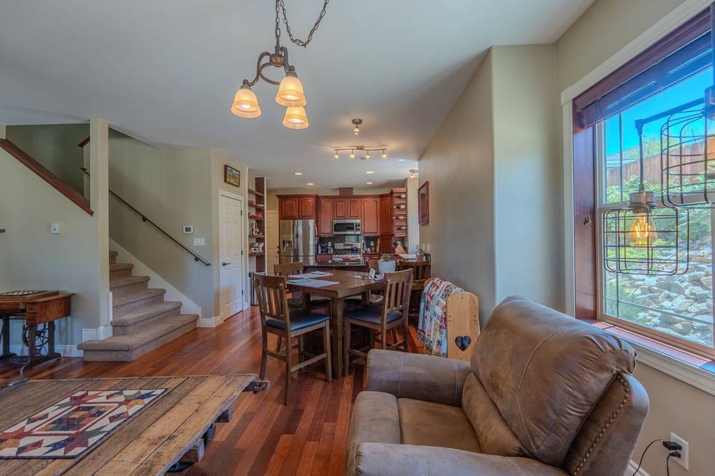 Image 9 of property listing at 2587 Overlook Boulevard, Helena, MT 59601